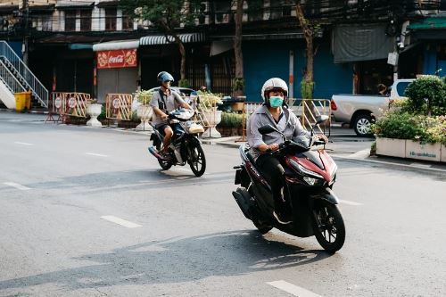 属鸡男车里放什么好招财，属鸡男车里不能放什么