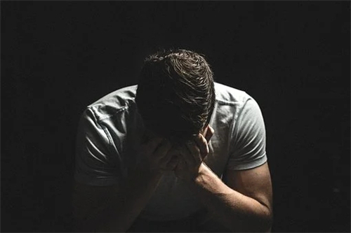 属狗男人会对情人认真吗，属狗男对小三的态度