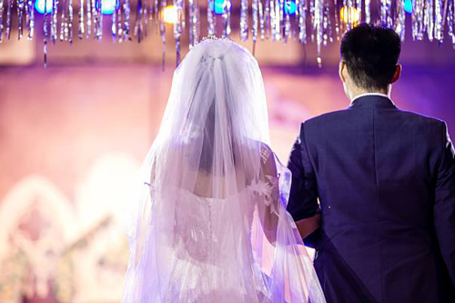 揭秘十二星座最适合的婚纱
