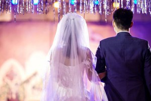 揭秘十二星座最适合的婚纱